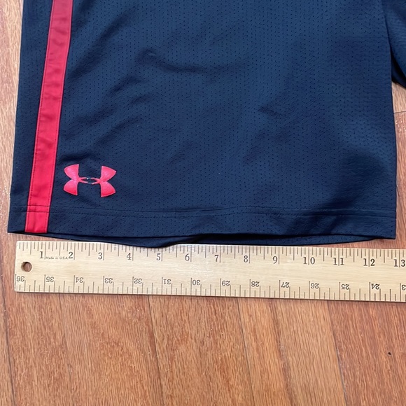 Under Armour Mens Shorts Size Xl loose Fit Red Black Pockets Heat Gear - Picture 10 of 11